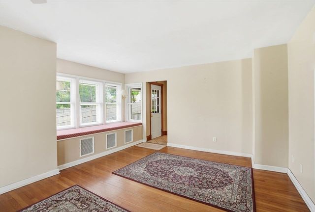 33 Hunt St, Weymouth, MA 02191
