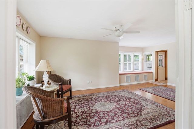 33 Hunt St, Weymouth, MA 02191