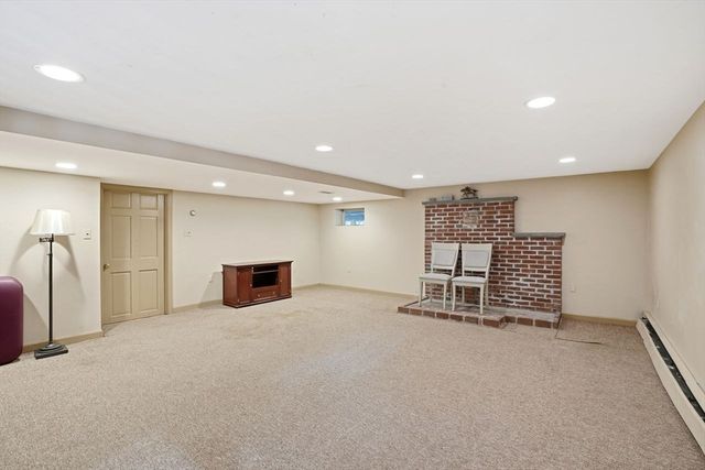 33 Hunt St, Weymouth, MA 02191