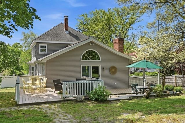33 Hunt St, Weymouth, MA 02191