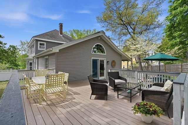 33 Hunt St, Weymouth, MA 02191