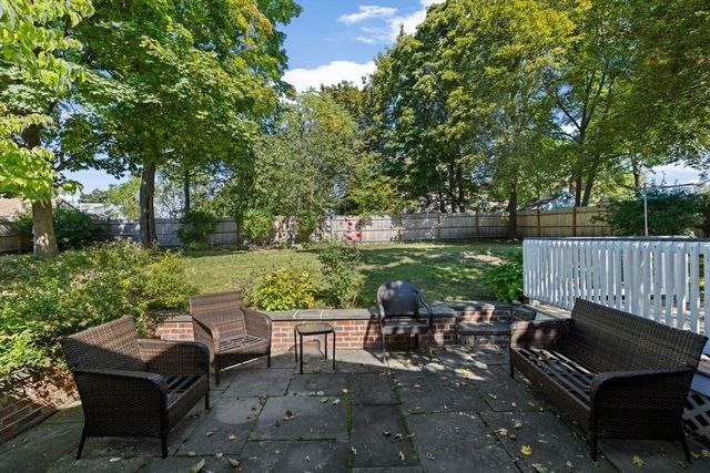 33 Hunt St, Weymouth, MA 02191