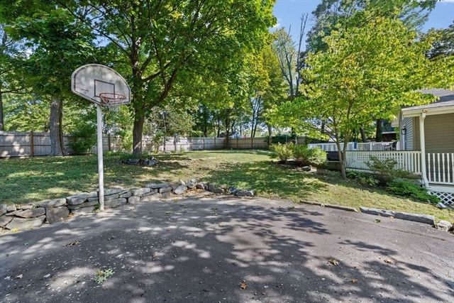 33 Hunt St, Weymouth, MA 02191