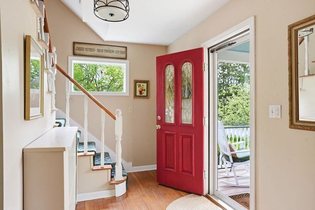 33 Hunt St, Weymouth, MA 02191