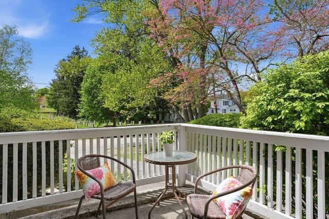 33 Hunt St, Weymouth, MA 02191