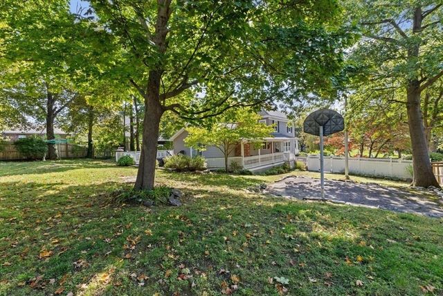 33 Hunt St, Weymouth, MA 02191
