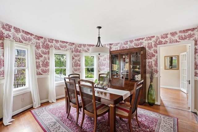 33 Hunt St, Weymouth, MA 02191
