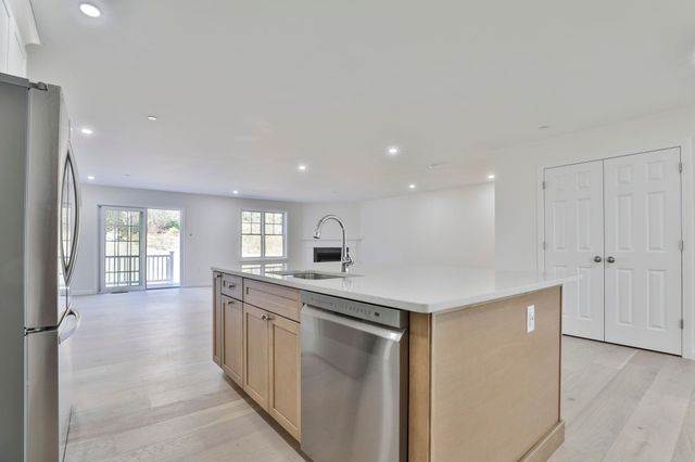 19 Autumn Lane, Raymond, NH 03077