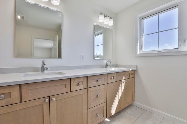 19 Autumn Lane, Raymond, NH 03077