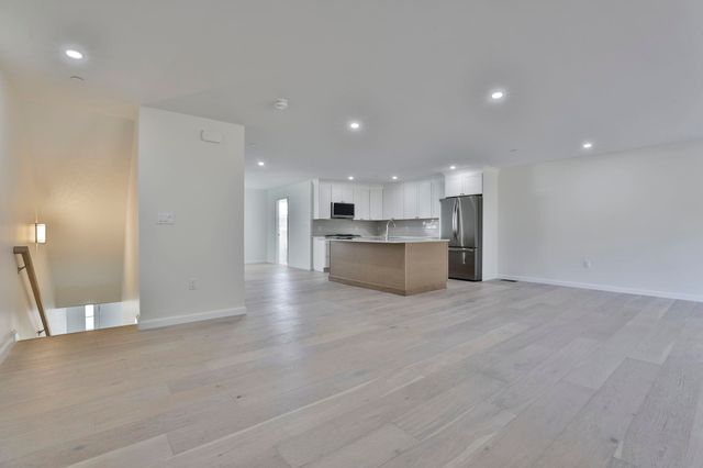 19 Autumn Lane, Raymond, NH 03077