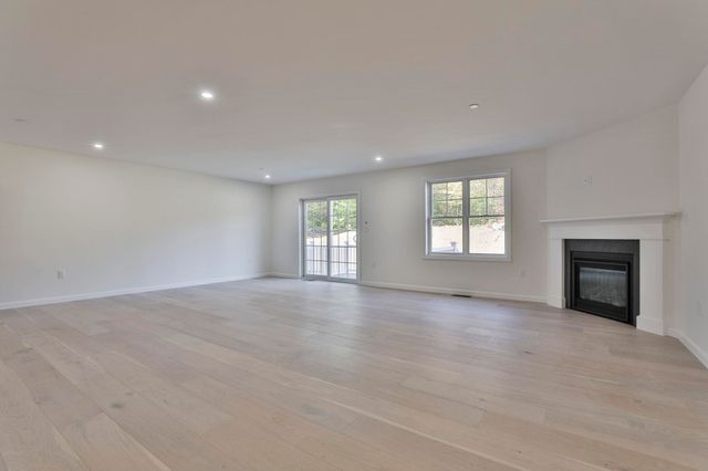 19 Autumn Lane, Raymond, NH 03077