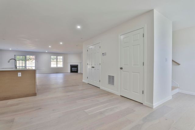 19 Autumn Lane, Raymond, NH 03077