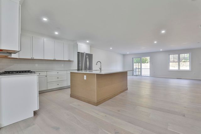 19 Autumn Lane, Raymond, NH 03077