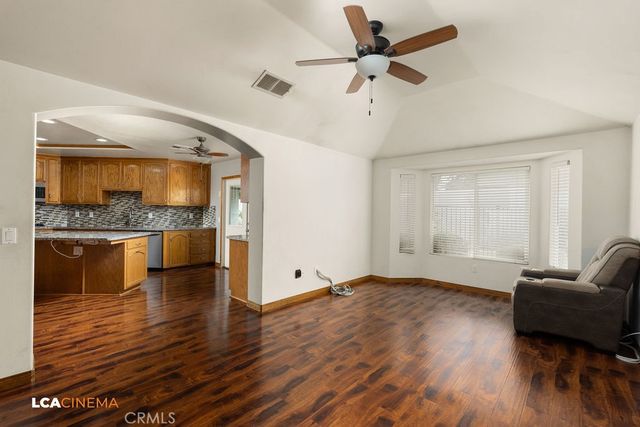 5102 Omaha, Bakersfield, CA 93312