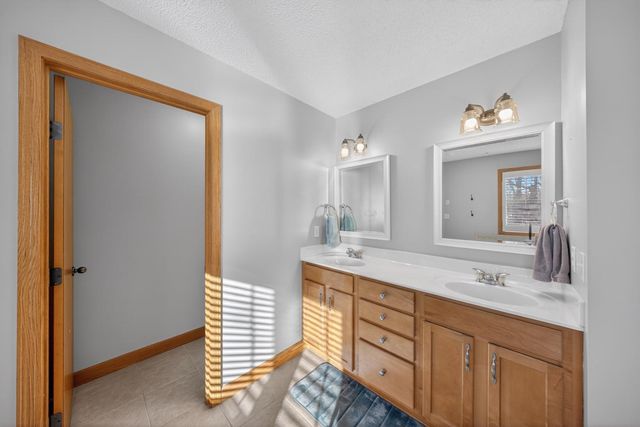 968 Southern View Lane SW, Rochester, MN 55902