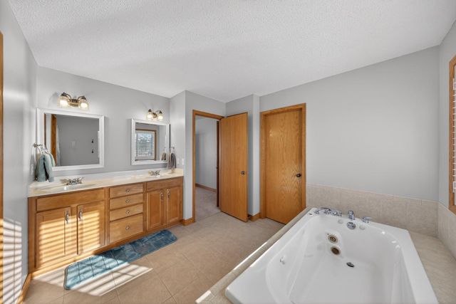 968 Southern View Lane SW, Rochester, MN 55902