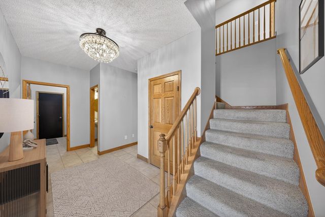 968 Southern View Lane SW, Rochester, MN 55902