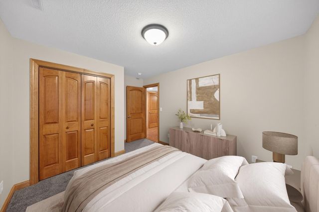 968 Southern View Lane SW, Rochester, MN 55902