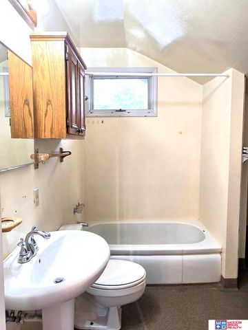 2720 E Street, Lincoln, NE 68510