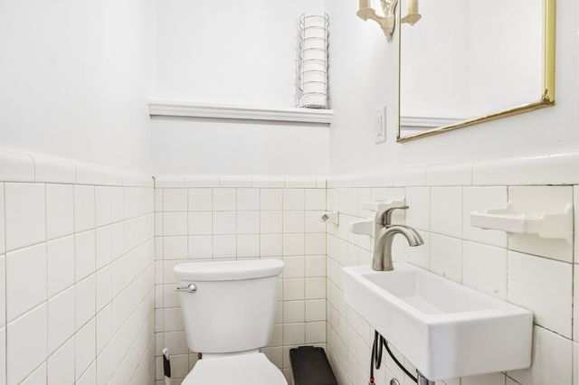 158 Mount Auburn St 1, Cambridge, MA 02138