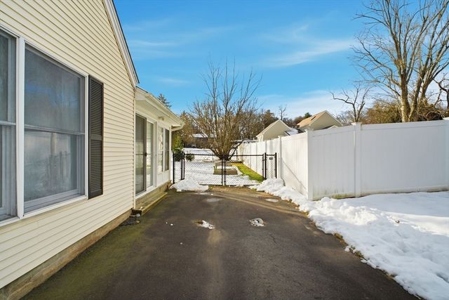 167 Wolcott Ave, West Springfield, MA 01089