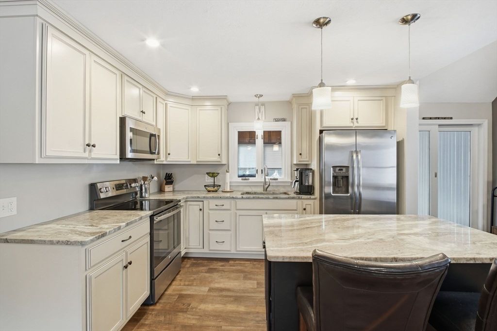 167 Wolcott Ave, West Springfield, MA 01089