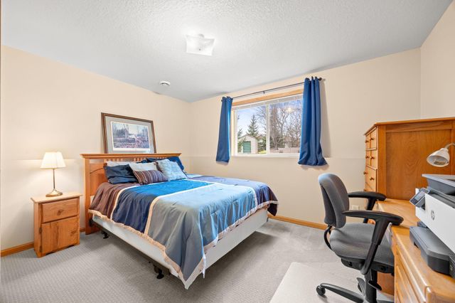 1141 Blackbird Drive SW, Hutchinson, MN 55350