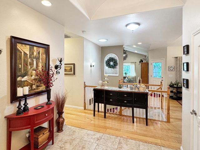 11818 Upper Circle Dr, Grass Valley, CA 95949