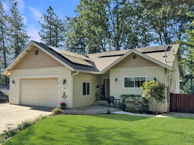 11818 Upper Circle Dr, Grass Valley, CA 95949