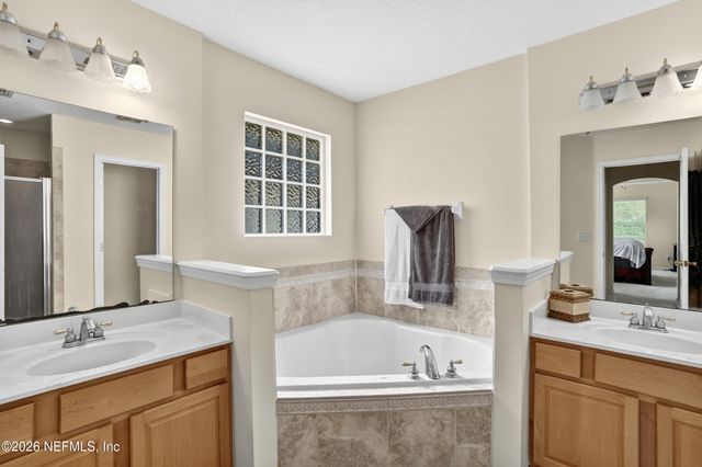242 SOUTHERN ROSE Drive, Jacksonville, FL 32225