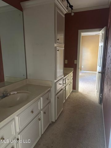 43 S Crownpointe Drive, Jackson, MS 39211