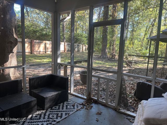 43 S Crownpointe Drive, Jackson, MS 39211