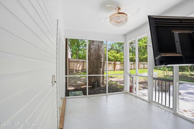 43 S Crownpointe Drive, Jackson, MS 39211