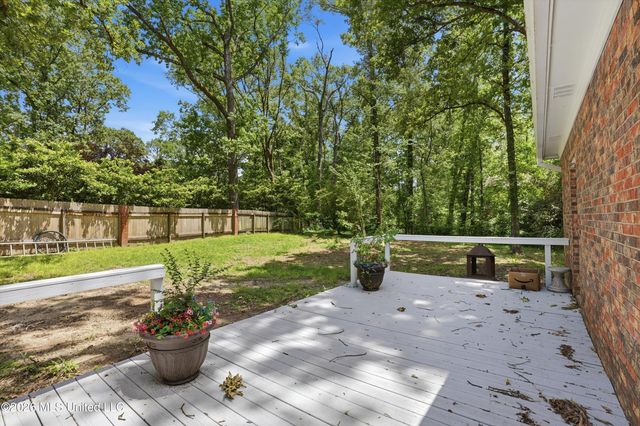 43 S Crownpointe Drive, Jackson, MS 39211