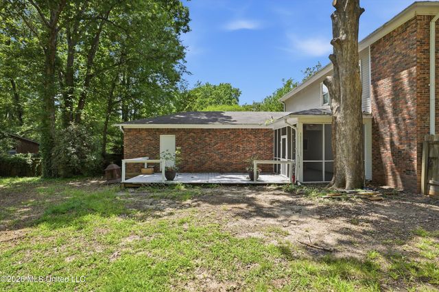 43 S Crownpointe Drive, Jackson, MS 39211