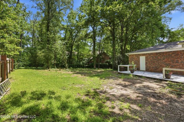 43 S Crownpointe Drive, Jackson, MS 39211