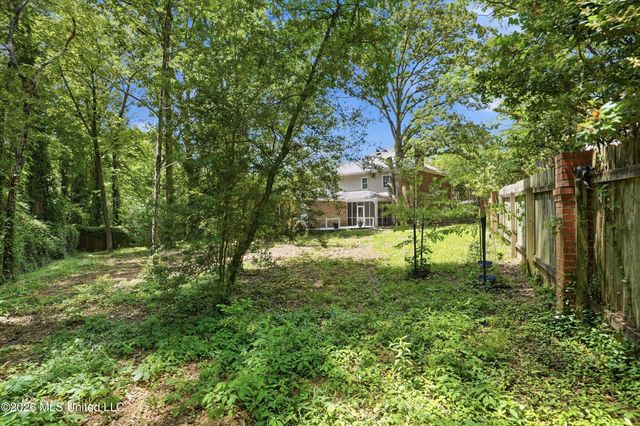 43 S Crownpointe Drive, Jackson, MS 39211