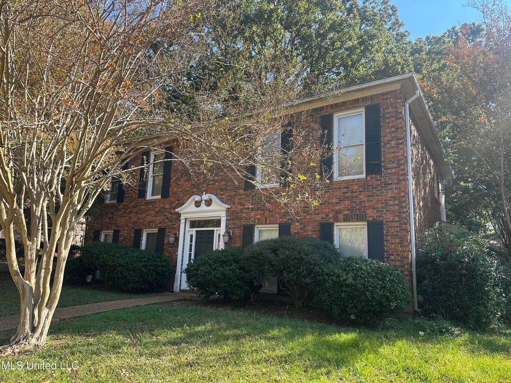 43 S Crownpointe Drive, Jackson, MS 39211