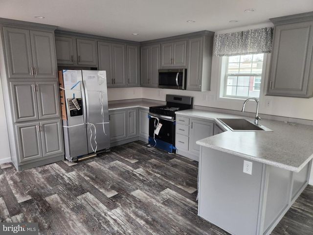 4307 DOVER DR, Morrisville, PA 19067