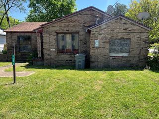 2402 E Overton Road, Dallas, TX 75216
