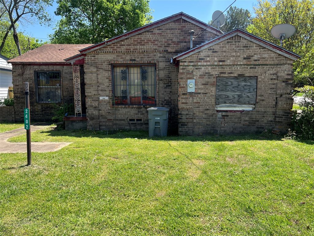 2402 E Overton Road, Dallas, TX 75216