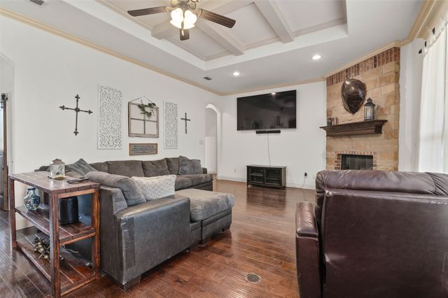 705 La Paloma Road, Sanger, TX 76266