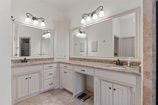 705 La Paloma Road, Sanger, TX 76266