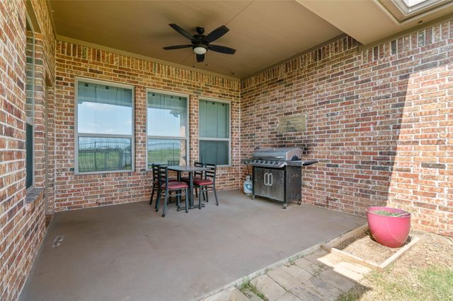 705 La Paloma Road, Sanger, TX 76266