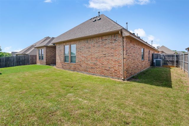 705 La Paloma Road, Sanger, TX 76266