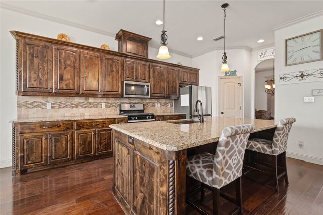 705 La Paloma Road, Sanger, TX 76266