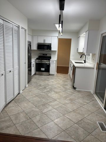 2420 Sisters Court, Naperville, IL 60564