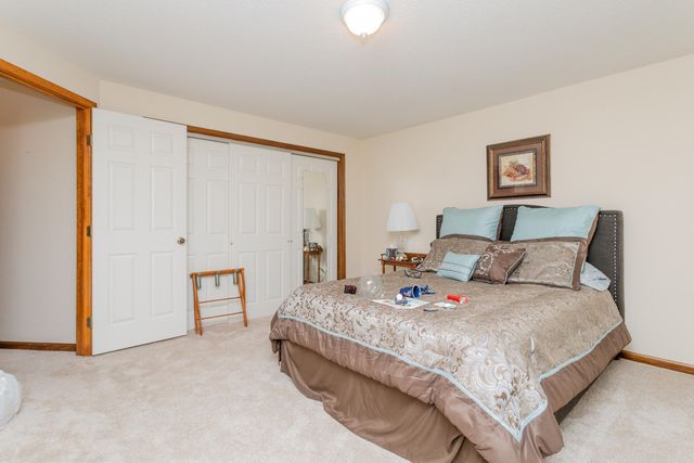 400 CEDAR LN, Columbia, MO 65201