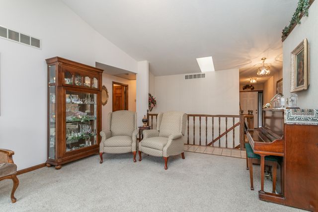 400 CEDAR LN, Columbia, MO 65201