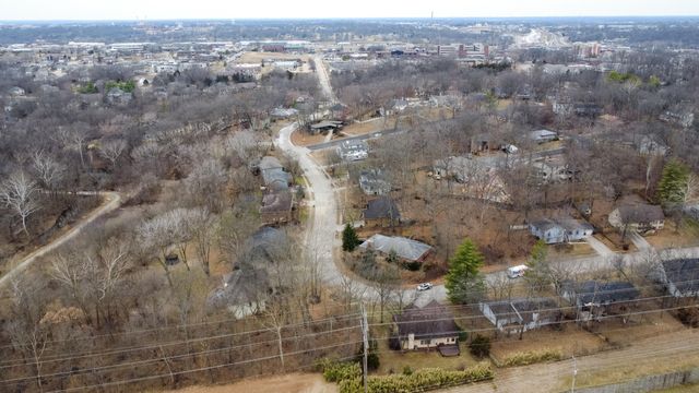 400 CEDAR LN, Columbia, MO 65201